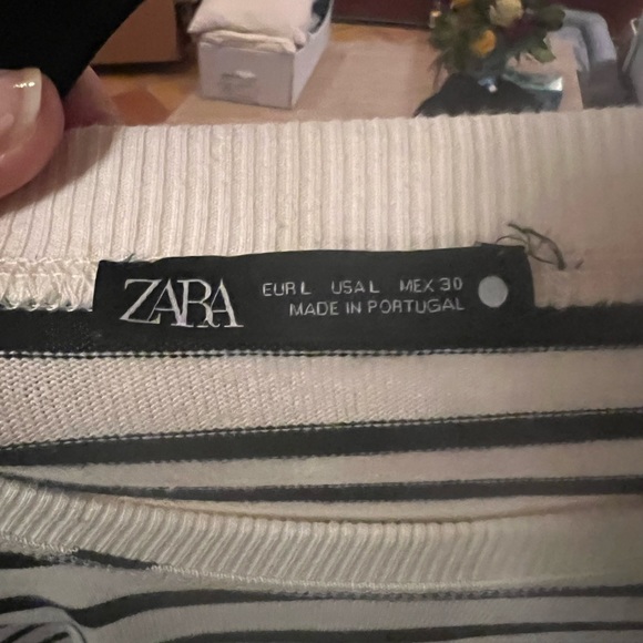 Zara long sleeve striped top. Size: Large - Picture 2 of 2